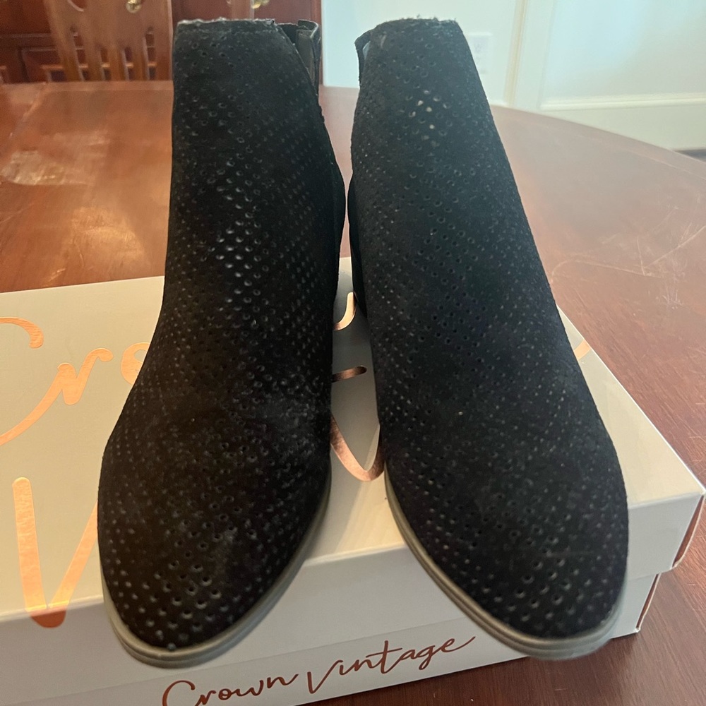 Crown Vintage black bootie